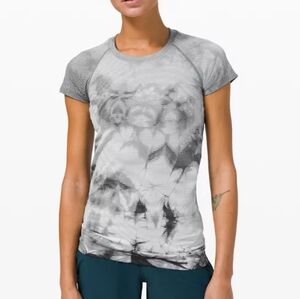 Lululemon Swiftly Tech Short Sleeve 2.0 *Wash Shibori Stripe Tie Dye Size 8 Gym